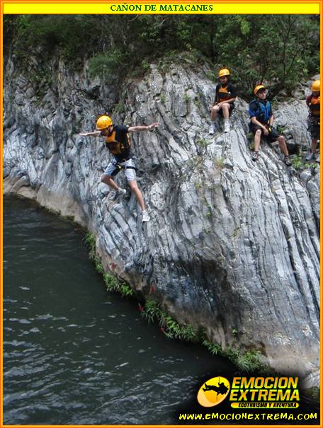 CAÑON DE MATACANES TE ESPERAN 2 RAPELES EN CASCADAS, MULTIPLES SALTOS AL AGUA, TOBOGANES NATURALES Y HASTA RIOS SUBTERRANEOS QUE TENDRAS QUE CRUZAR, VIVE ESTA AVENTURA.